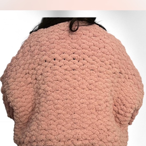 Handmade Pink Chunky Knit Cardigan for Women - Picture 4 of 5